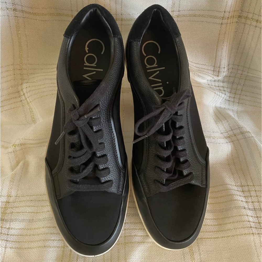 Calvin Klein Men's Dark Leather Sneakers light damage size 9